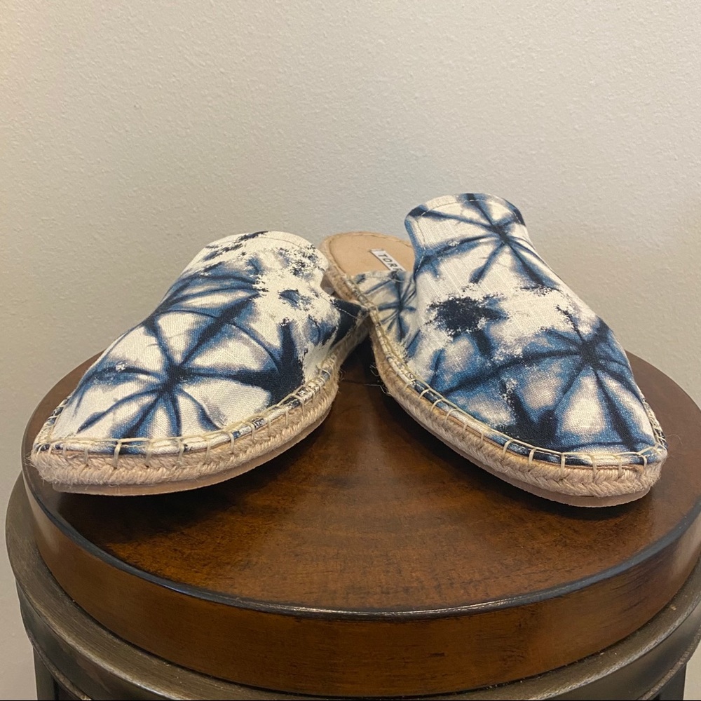 Blue tye-dye slip ons